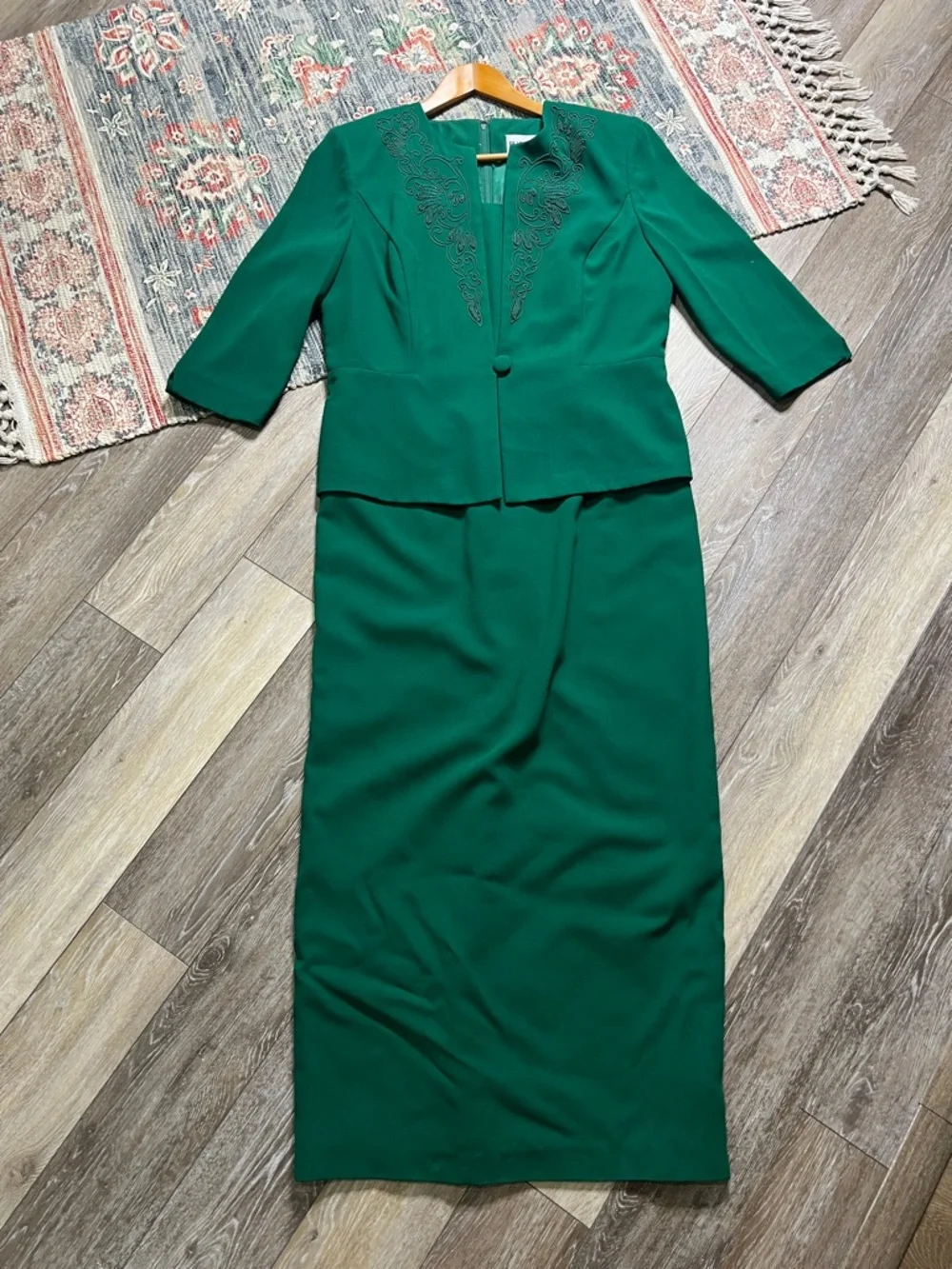 Plaza South Elegant Emerald Green Women's set